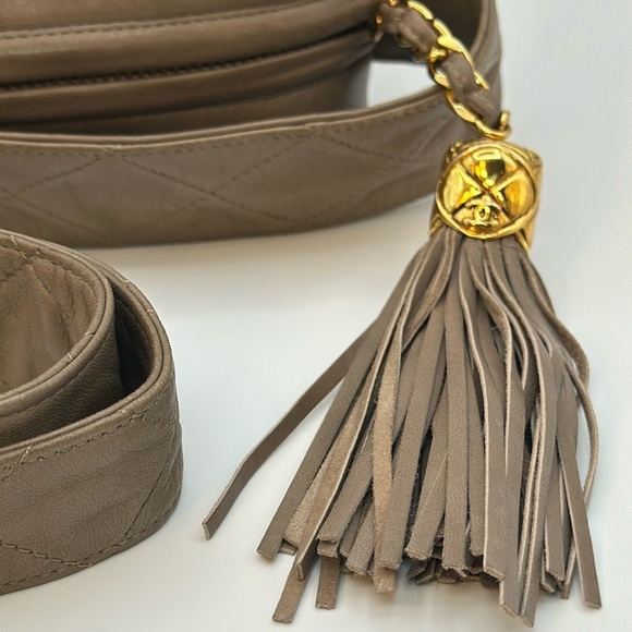 COA CHANEL CC Camera Crossbody Taupe Lambskin w/Tassel, 24K Goldplated Hardware - Picture 2 of 14
